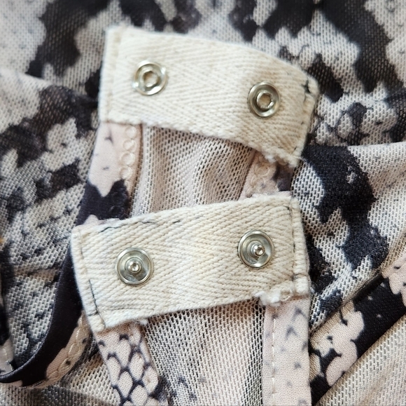 2000s Wet Seal Sheer Snake Skin Bodysuit sz L - Picture 5 of 6